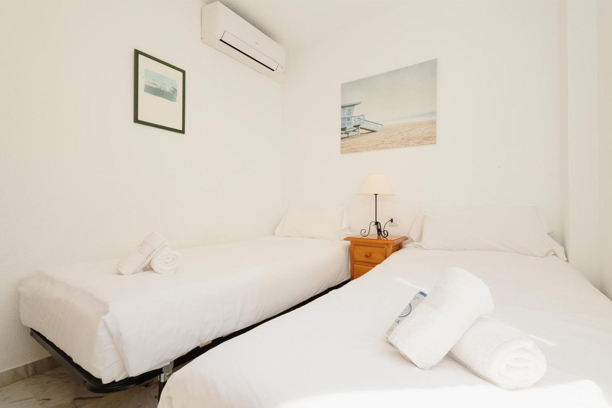 Beautiful Townhouse Walking Distance To The Beach In Costabella, Marbella Exterior foto