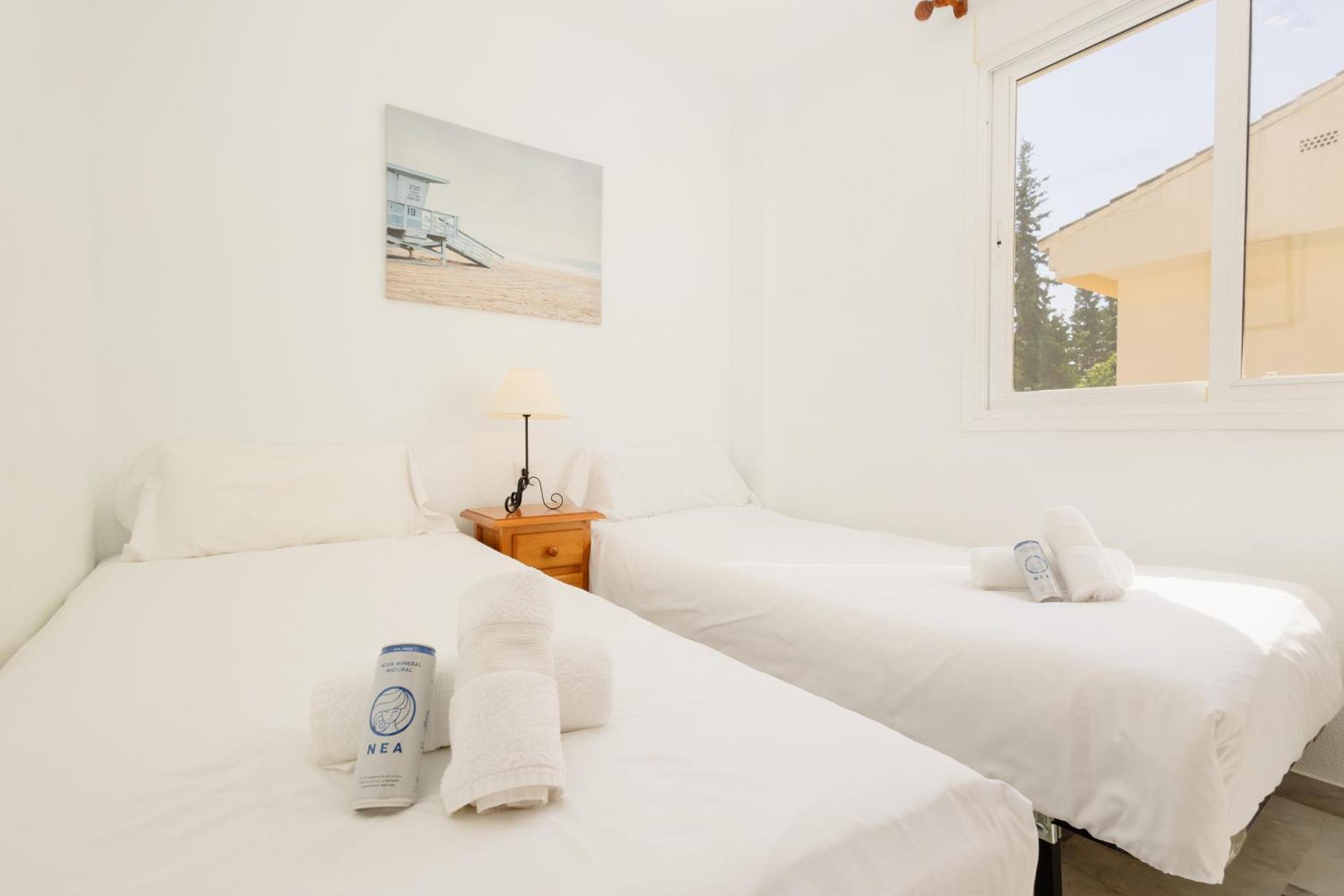 Beautiful Townhouse Walking Distance To The Beach In Costabella, Marbella Exterior foto
