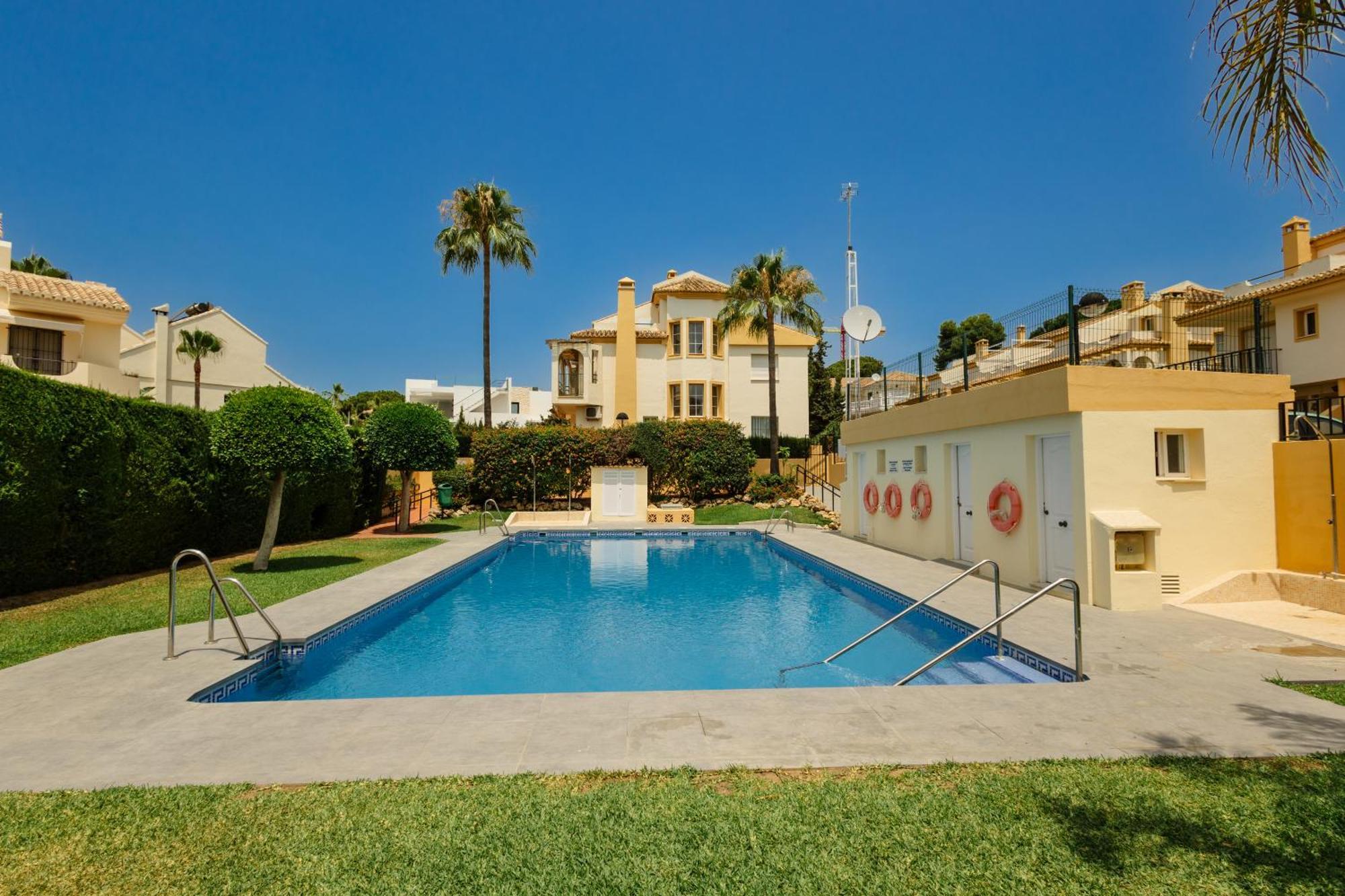Beautiful Townhouse Walking Distance To The Beach In Costabella, Marbella Exterior foto