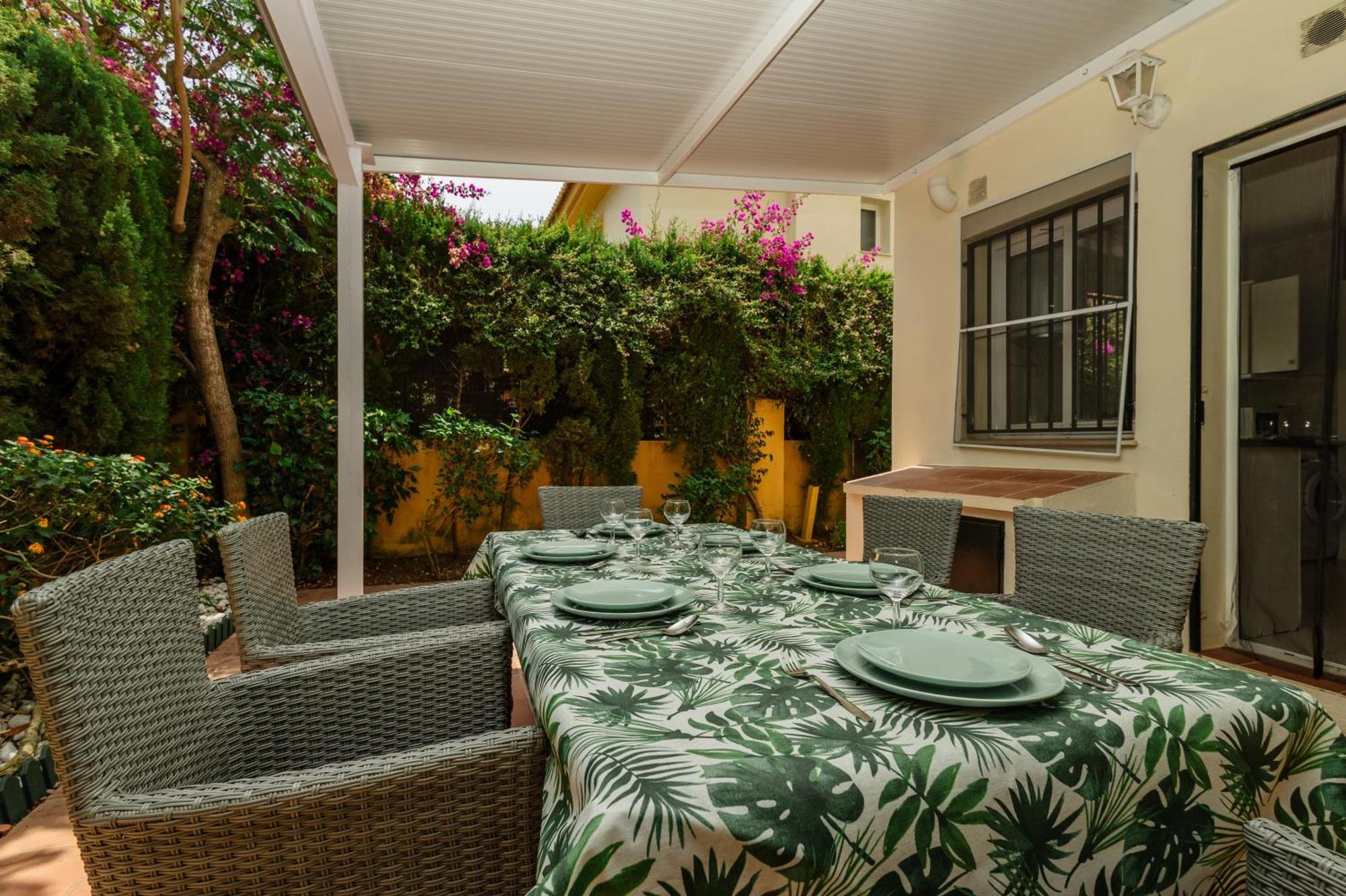 Beautiful Townhouse Walking Distance To The Beach In Costabella, Marbella Exterior foto