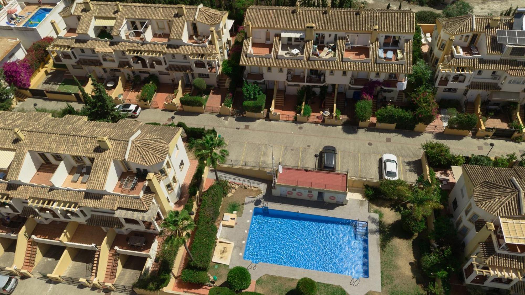 Beautiful Townhouse Walking Distance To The Beach In Costabella, Marbella Exterior foto