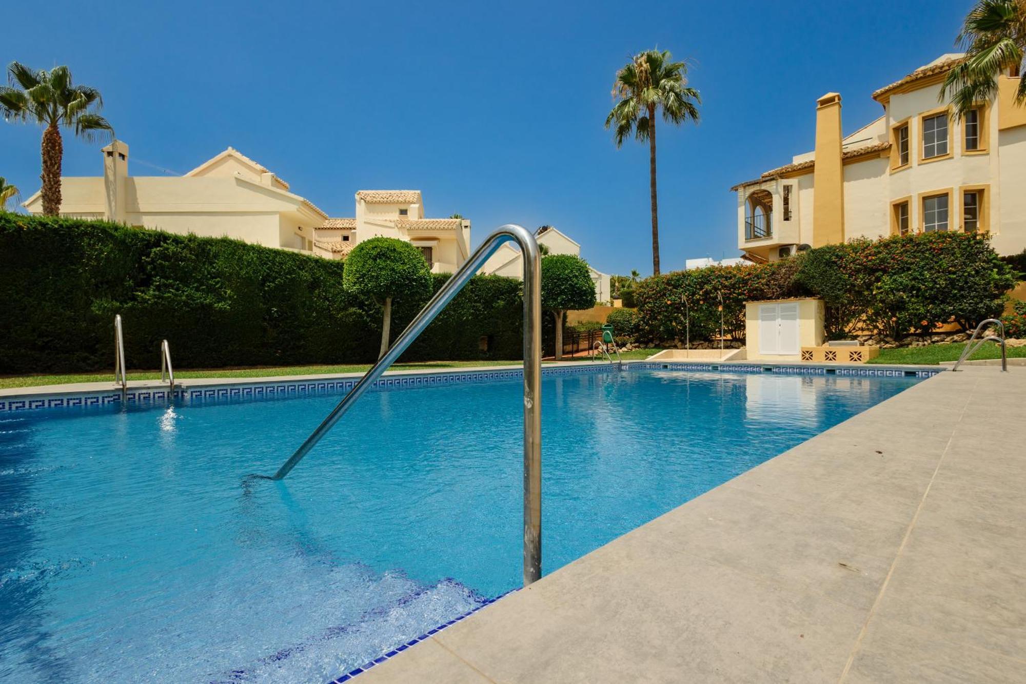 Beautiful Townhouse Walking Distance To The Beach In Costabella, Marbella Exterior foto