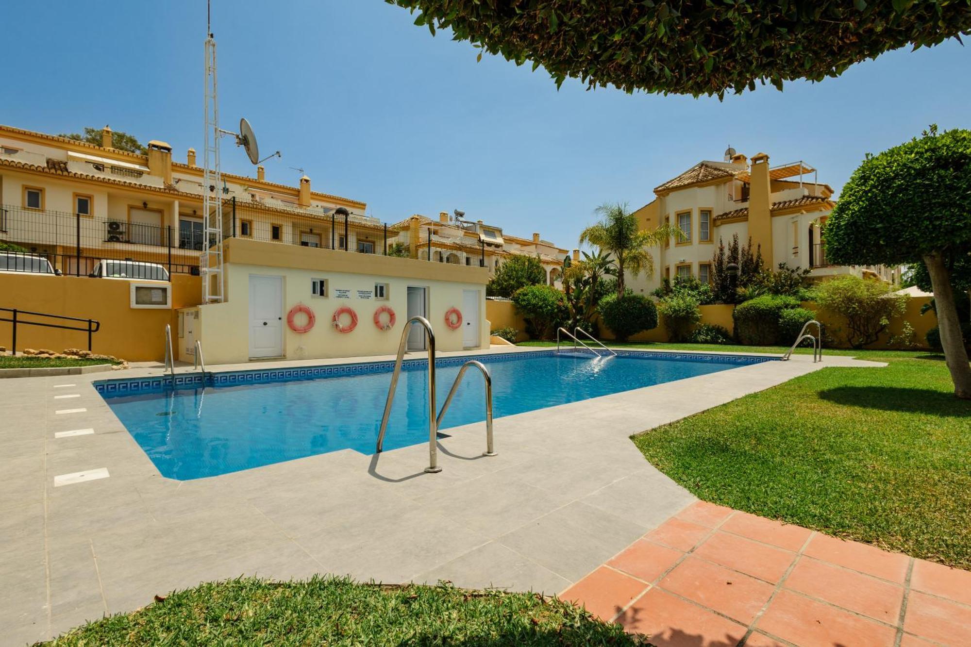 Beautiful Townhouse Walking Distance To The Beach In Costabella, Marbella Exterior foto