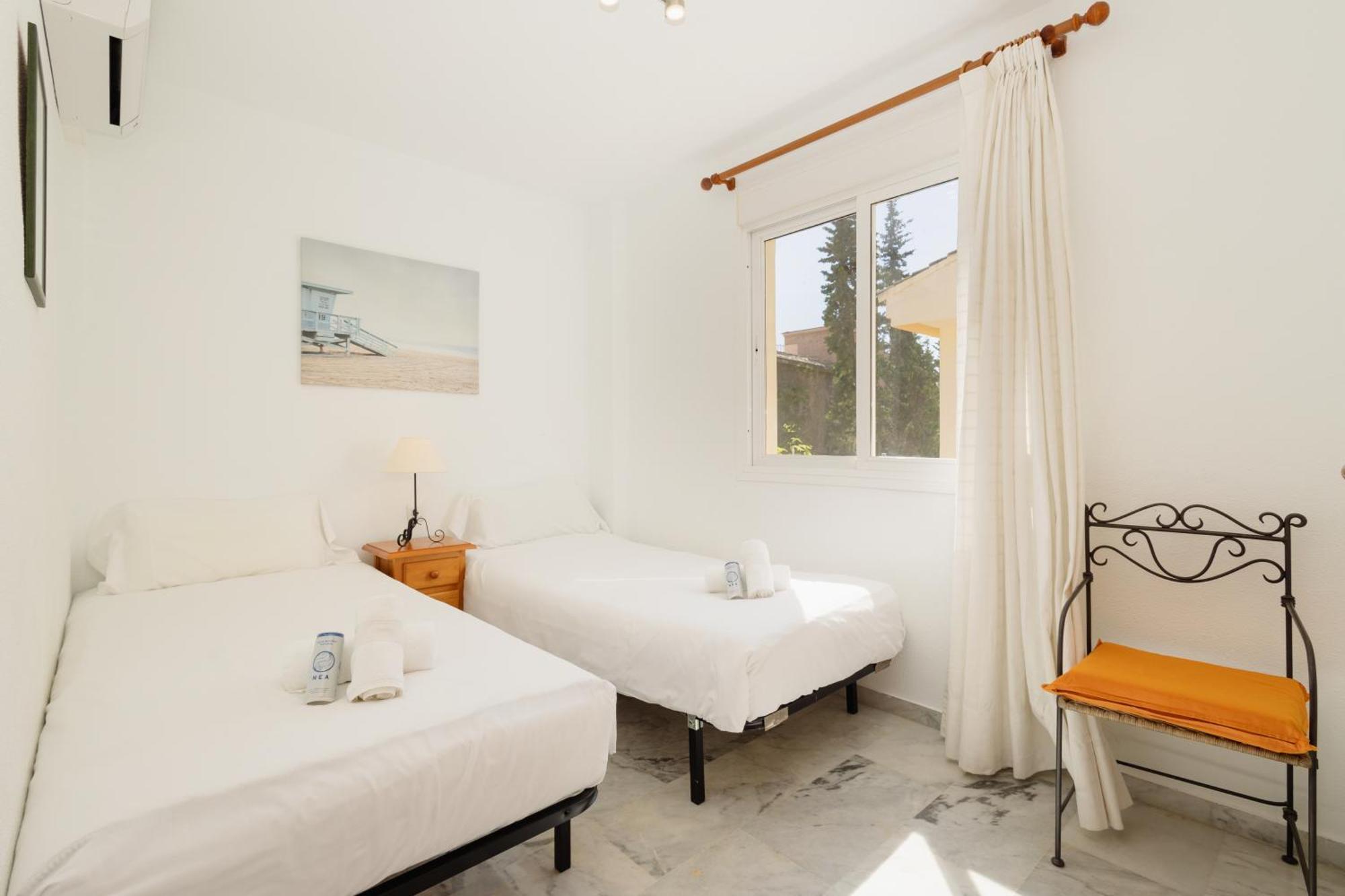 Beautiful Townhouse Walking Distance To The Beach In Costabella, Marbella Exterior foto