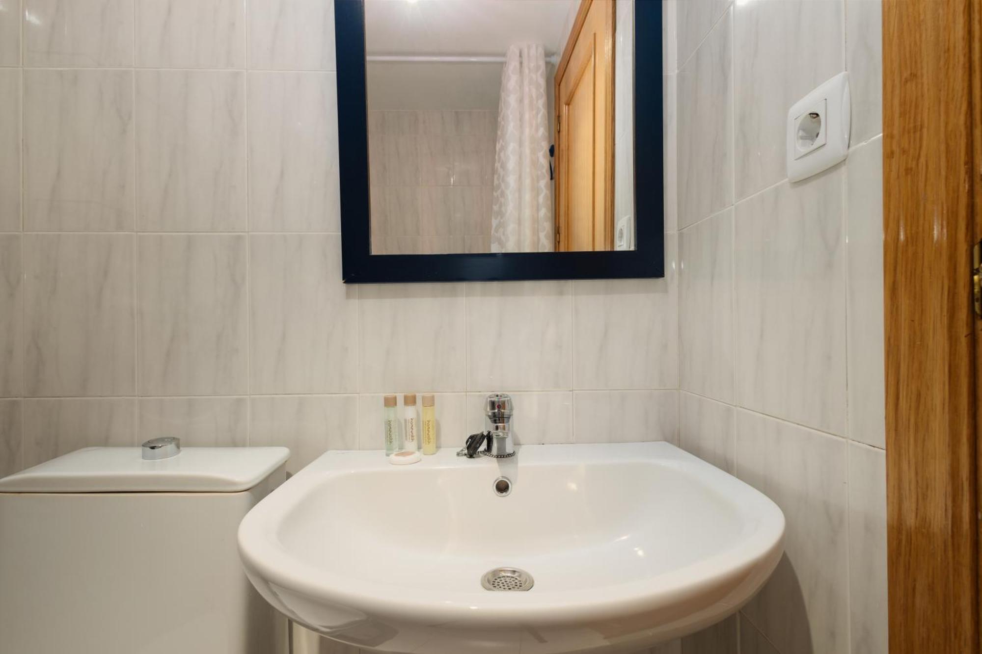 Beautiful Townhouse Walking Distance To The Beach In Costabella, Marbella Exterior foto