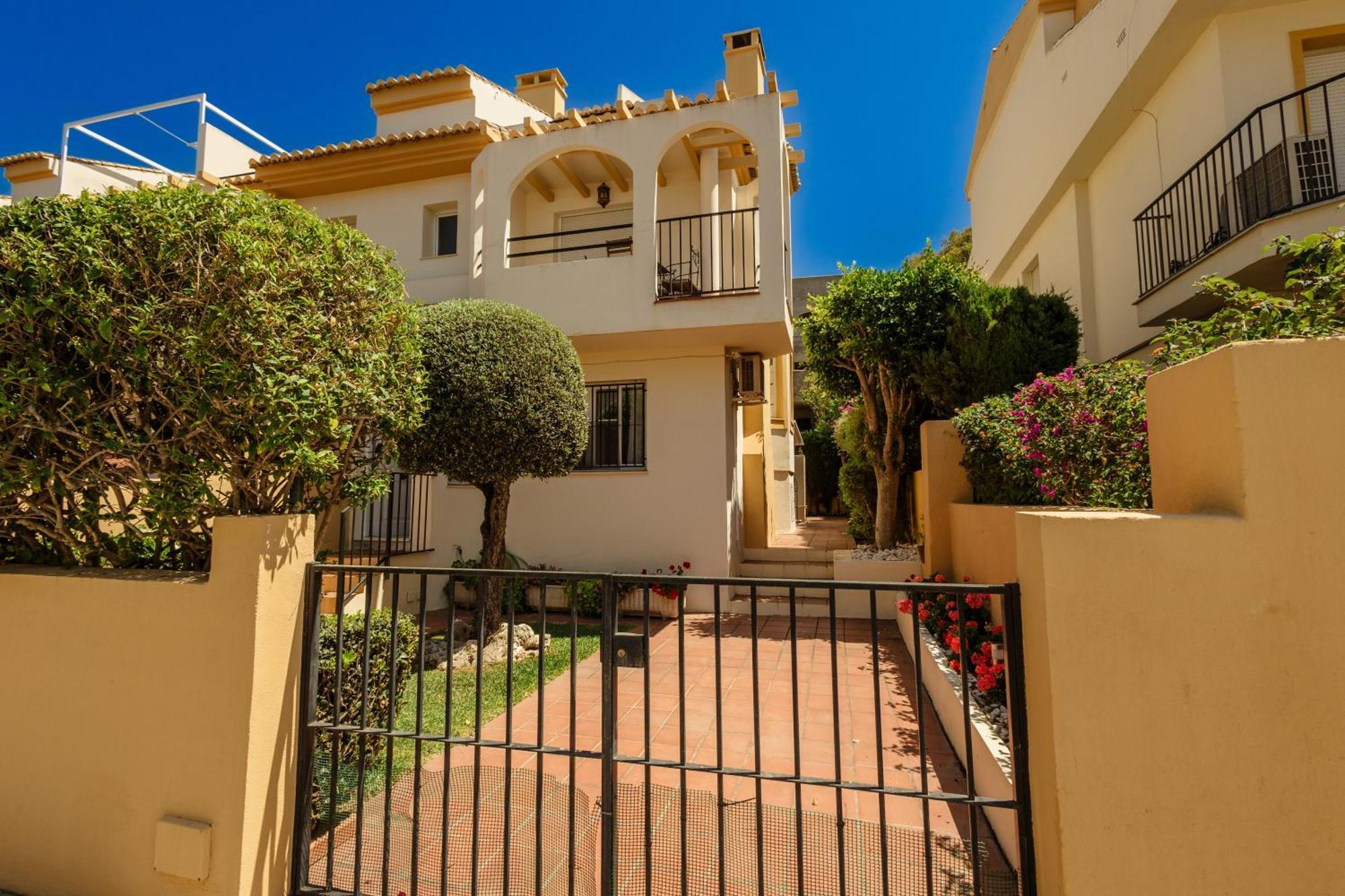 Beautiful Townhouse Walking Distance To The Beach In Costabella, Marbella Exterior foto