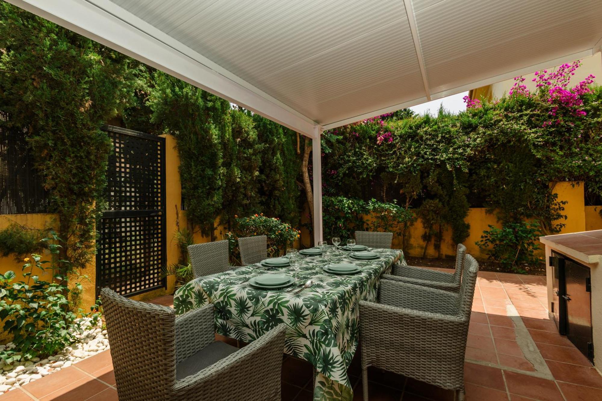 Beautiful Townhouse Walking Distance To The Beach In Costabella, Marbella Exterior foto