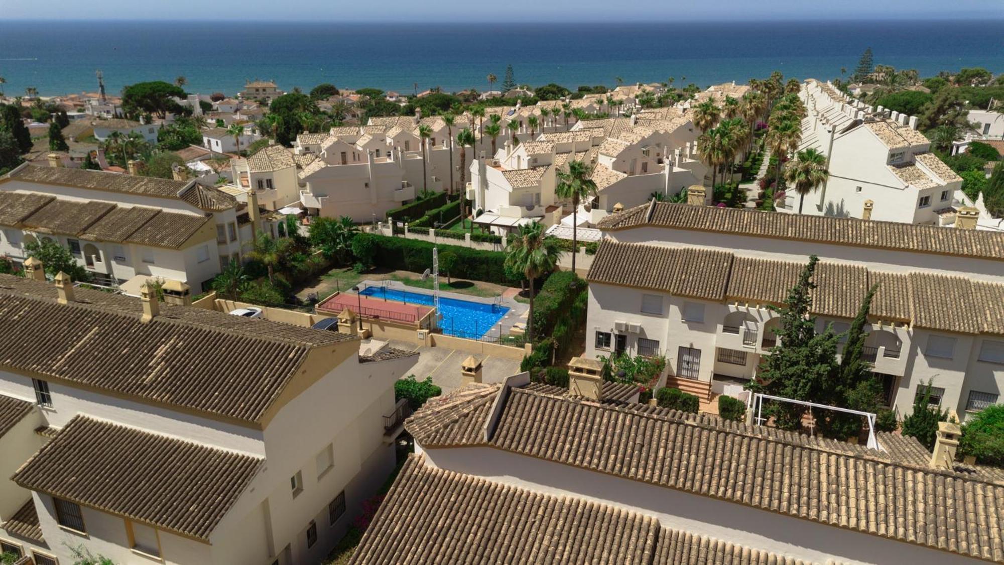 Beautiful Townhouse Walking Distance To The Beach In Costabella, Marbella Exterior foto