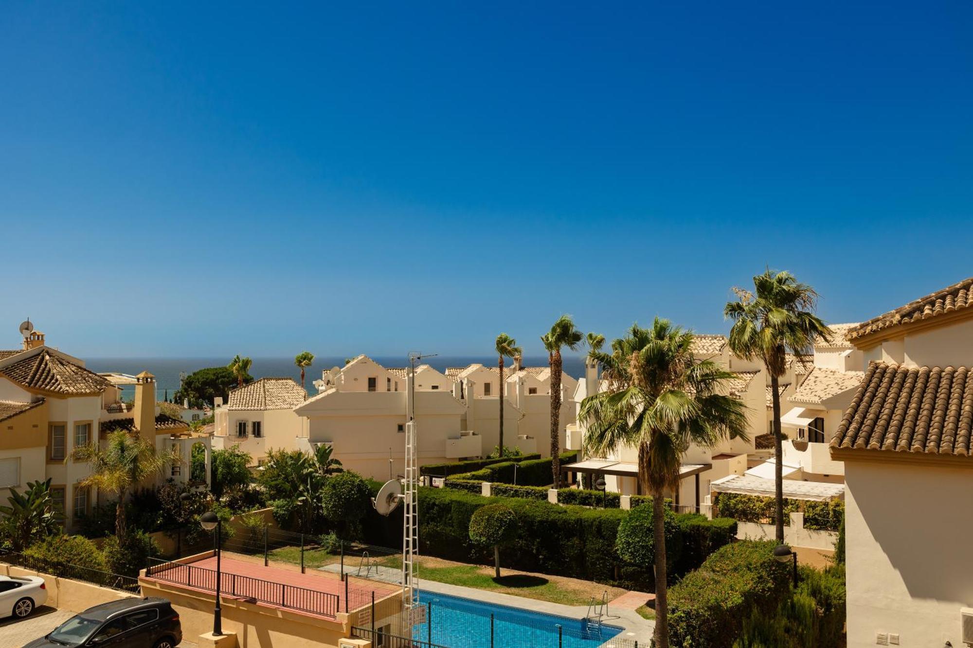 Beautiful Townhouse Walking Distance To The Beach In Costabella, Marbella Exterior foto
